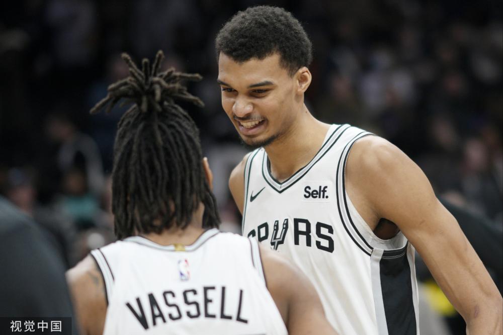 湖人再遭公牛逆转 詹姆斯关键时刻失误酿苦果.