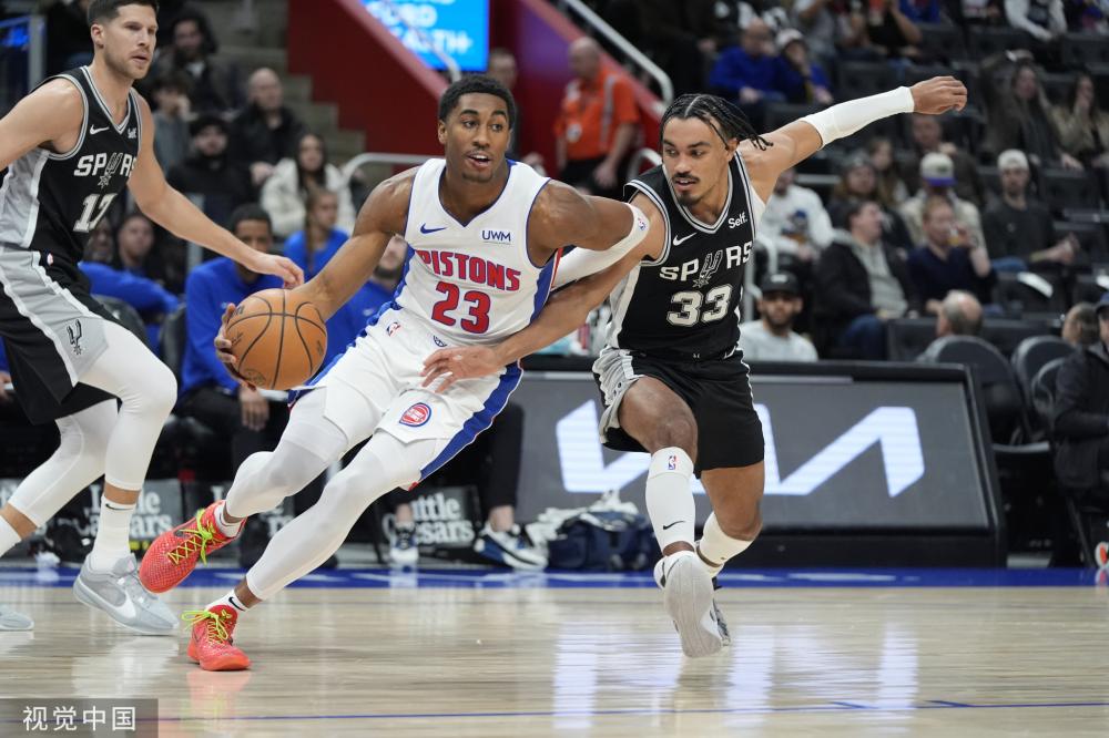 年出生於英 年出生於英